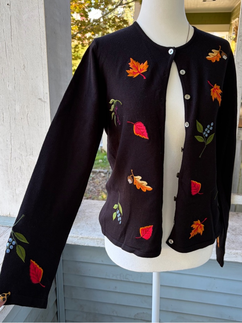 Vintage y2k Black Embroidered Fall Cardigan
